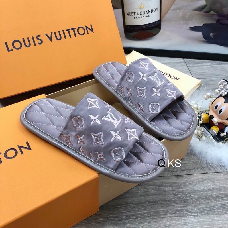 LV Women's Slippers 240